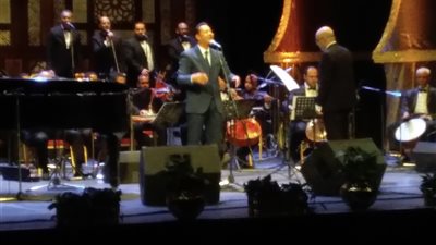 جماهير الإسكندرية تحتفل بعيد ميلاد مدحت صالح (صور)