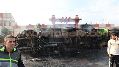 حوادث الطرق عرض مستمر.. حادث تصادم البحيرة يفتح النار على المسئولين.. سكينة فؤاد: الحكومة وراء الحادث ولابد من إصدار قانون ينظم العملية المرورية.. وأبو الغار: النظام المسئول وقائدو المركبات 