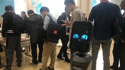 روبوتات وملابس رياضية ذكية وصحية في معرض الصين للواردات