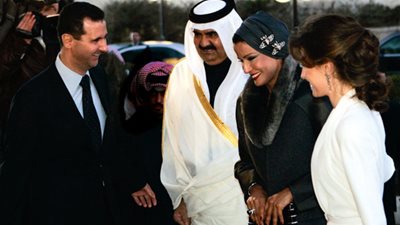 فايننشال تايمز: قطر تفرض سيطرتها على سوريا.. وتهيئ نفسها لحقبة ما بعد الأسد.. قطر تمول ثوار سوريا بـ3 مليارات دولار