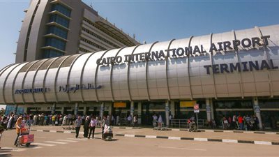 مطار القاهرة يرحل مسئولا أمريكيا تنفيذا لمبدأ المعاملة بالمثل