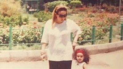 هنا الزاهد تنشر صورة من طفولتها في حديقة الحيوان