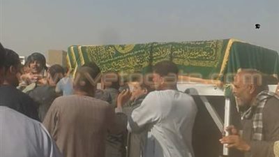 غضب أهالي أسيوط بسبب تجاهل المحافظ لجنازة «ضحية الكويت»