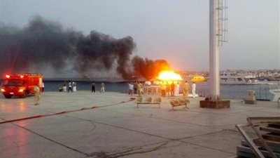 السيطرة على حريق في لنش سياحى بالغردقة دون خسائر