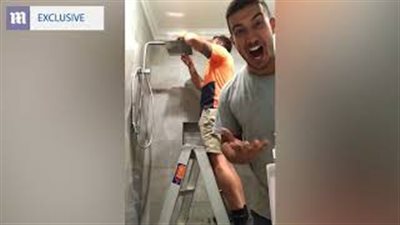 بالفيديو والصور.. سباك يشعل الإنترنت بغنائه الأوبرالي