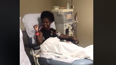 «وصلة رقص» طريفة للأطباء والمرضى (فيديو)