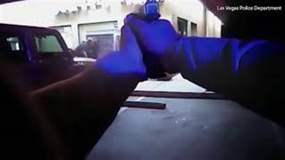 بالفيديو والصور.. شرطي ينقذ سيدة من القتل على يد زوجها