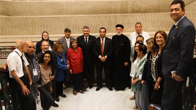 وفد البرلمان الفرنسي يزور «متحف النواب» المصري ويلتقط الصور التذكارية