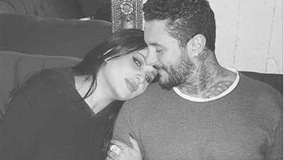 أحمد الفيشاوي ينشر صورة مع زوجته: «الحب الحقيقي»