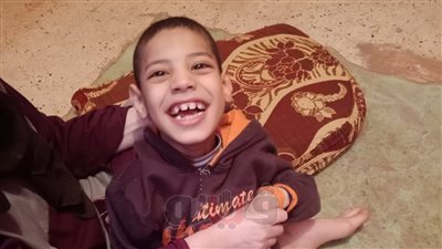 أسرة الطفل «سليمان» تناشد المسئولين إنقاذ حياته بعملية جراحية (صور)