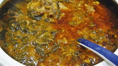 طريقة عمل السبانخ بالصلصة من الشيف عظيمة