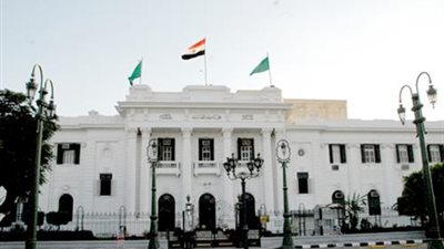 ضبط موظف بالمعاش استولى على 