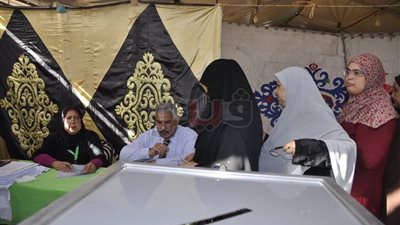 بالصور.. إقبال نسائي كبير بانتخابات المصري
