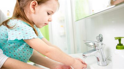 عودي طفلك على العادات السليمة لحمايته من الأمراض في الشتاء