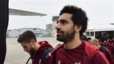 محمد صلاح يغادر مع ليفربول إلى صربيا لمواجهة النجم الأحمر (صور)