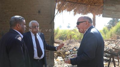محافظ قنا يأمر برفع ٢٠ طن قمامة بمدينة أبوتشت | صور