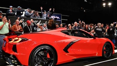 بيع أول نسخة من شيفروليه كورفيت C8 في مزاد Barrett Jackson للسيارات الأمريكية