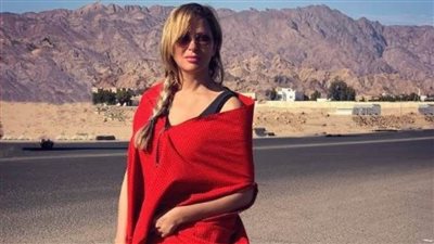 ريم مصطفى بإطلالة جذابة بالأحمر