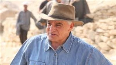 اختيار زاهي حواس سفيرا لمعرض الكتاب 