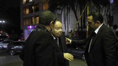 سرور وعاشور ونصار يشاركون في عزاء محمود السقا بعمر مكرم | صور