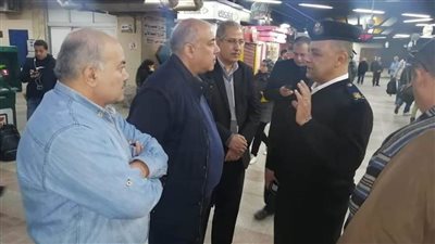 حملة تفقدية لرئيس شركة المترو بمحطات الشهداء والسيدة زينب بالخط الأول