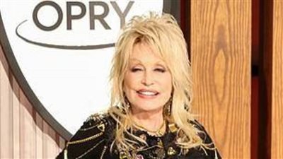 مايلي سايرس تتحول إلى دوللي بارتون في عيد ميلادها | فيديو