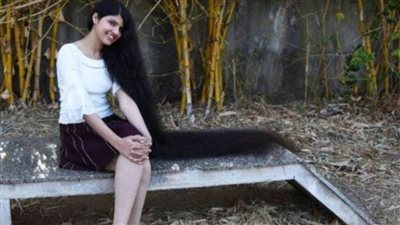 هندية تحتفظ بلقب صاحبة أطول شعر في العالم.. يصل لـ190 سنتيمترا | فيديو وصور