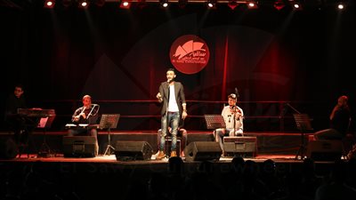 مينا صفوت يبدع في حفلة شعر بساقية الصاوي (صور)