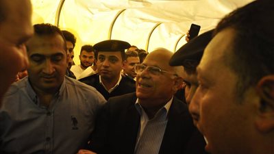 بالفيديو والصور.. محافظ بورسعيد يدلي بصوته بانتخابات المصري