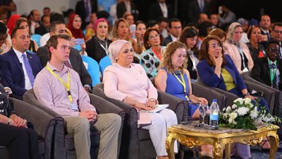 مايا مرسي تشيد ببرامج «التضامن الاجتماعي» في حضور قرينة السيسي