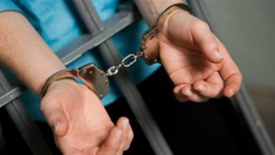 حبس عاطل انتحل صفة موظف بحي الجيزة للنصب على المواطنين