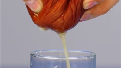 7 أفكار توفر الوقت والجهد بالمطبخ (فيديو)