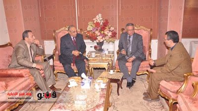 بالصور.. محافظ بني سويف يستقبل وزير 