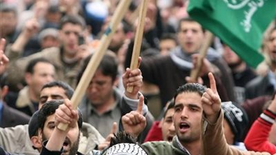 «الإخوانية السائلة» خلطة سلفية لإعادة الجماعة للحياة.. التنظيم يستعين بمنهج جديد لتجاوز أزمته مع الدول العربية.. يراجع ملفاته القديمة ويقارن مصيره بـ «آل برهامي».. وباحث: فات آوان 