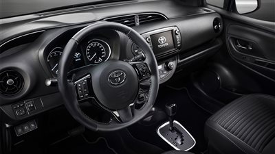 تويوتا تطرح سيارتها ياريس 2018 لعملائها في معرض دبى