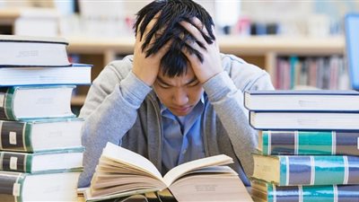 جامعة تثير ذعر طلابها بإرسال الدرجات الدراسية لأولياء الأمور