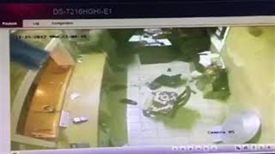 بالفيديو.. سطو مسلح على مطعم بالرياض وسرقته