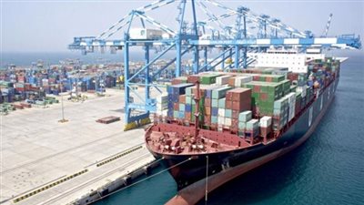 موانئ بورسعيد تستقبل 370 سيارة وشحن 6300 طن صودا كاوية