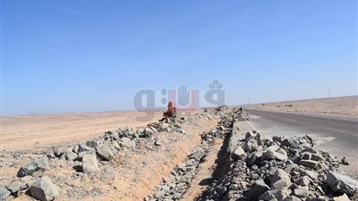 تطوير طريق رأس غارب لحمايته من السيول