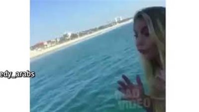 بالفيديو.. فتاة تنفذ مقالب قاسية في صديقتها