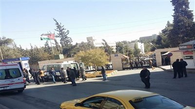 بسبب سوء حالة الجو.. تعليق الدراسة في الأردن