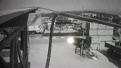 شاهد لحظة تصادم شاحنتين في مدينة فلسطينية