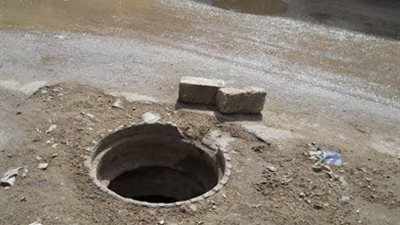 «بالوعات الصرف الصحي.. الطريق إلى الموت».. غرق 4 عمال بالجيزة.. وفاة طفل بالدقهلية.. اختناق 5 أشخاص بفيصل.. نائب محافظ الجيزة: سرقة أغطية البالوعات وراء الأزمة.. والرقابة والصيانة الدورية &#
