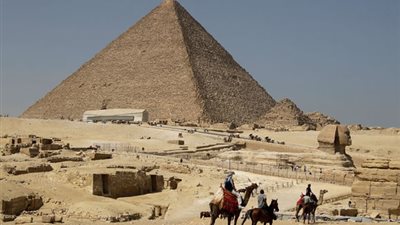 «منحدر وسلالم» تقود مؤرخين لمعرفة سر بناء الأهرامات