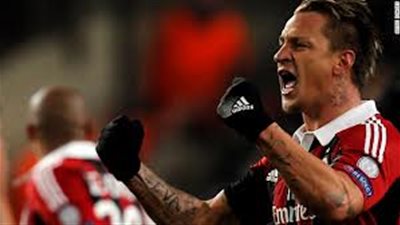 الميلان يفوز على سيينا بصعوبة ويتأهل لدوري الأبطال