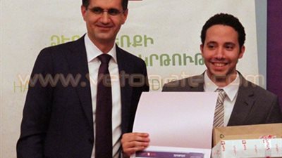 جامعة القاهرة تكرم الفائز بالجائزة الأولى لأولمبياد الإلكترونيات