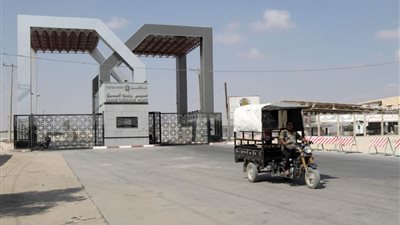 أحد معتصمي رفح: المسئولون لم يهتموا سوى بفتح المعبر