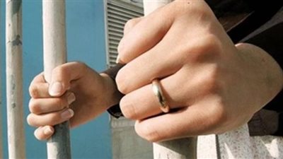 حبس ربة منزل وزوجها بتهمة سرقة «ذهب وأموال» مسنة في الطالبية
