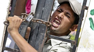 لوس أنجلوس تايمز: أزمة اختطاف الجنود تهدد حكم 