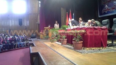 بالصور.. محافظ بورسعيد يبحث مع شباب الجامعة دورهم في دعم المشروعات